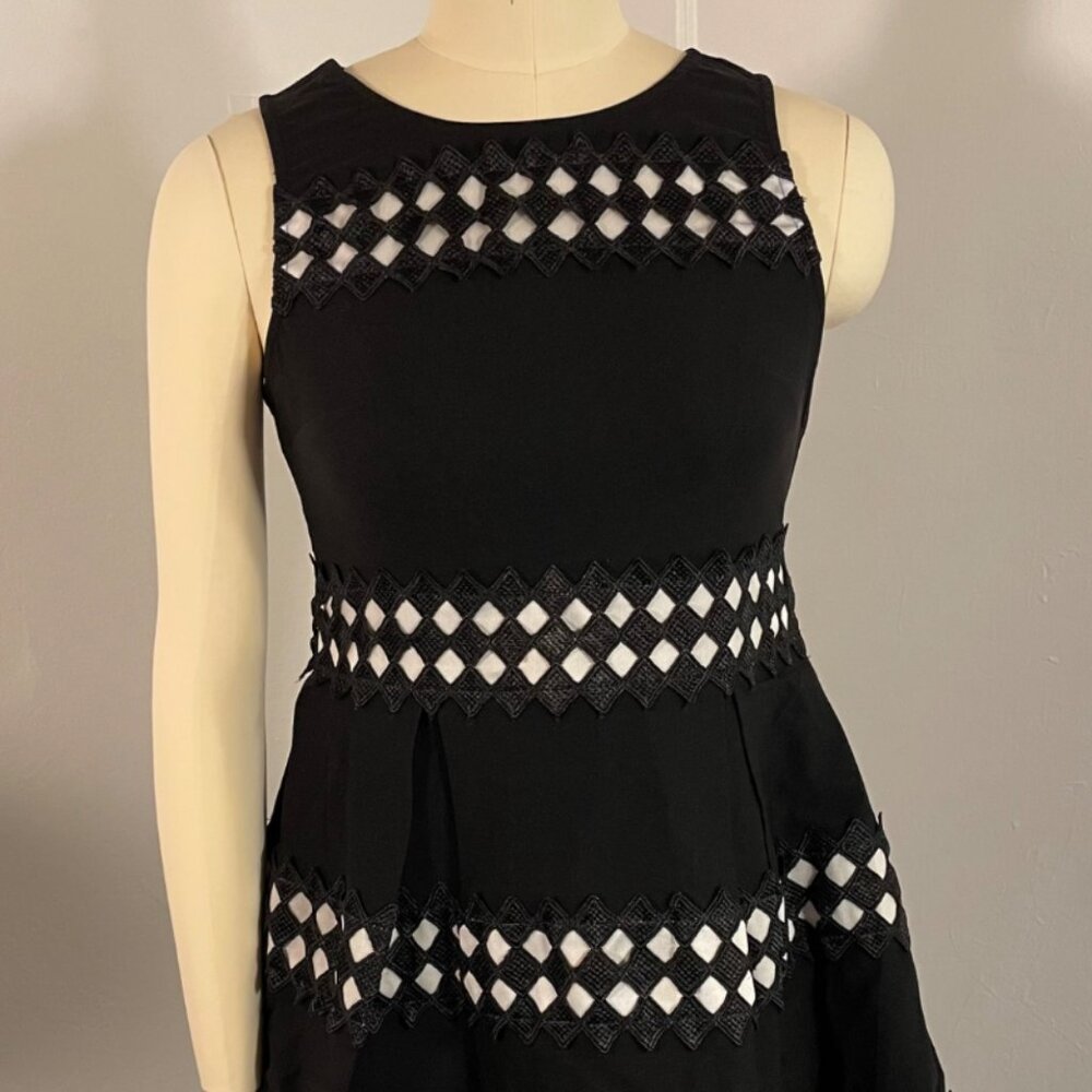 Black Sleeveless Detail Dress